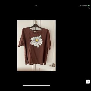 Adorable chocolate brown, daisy short sleeve top.